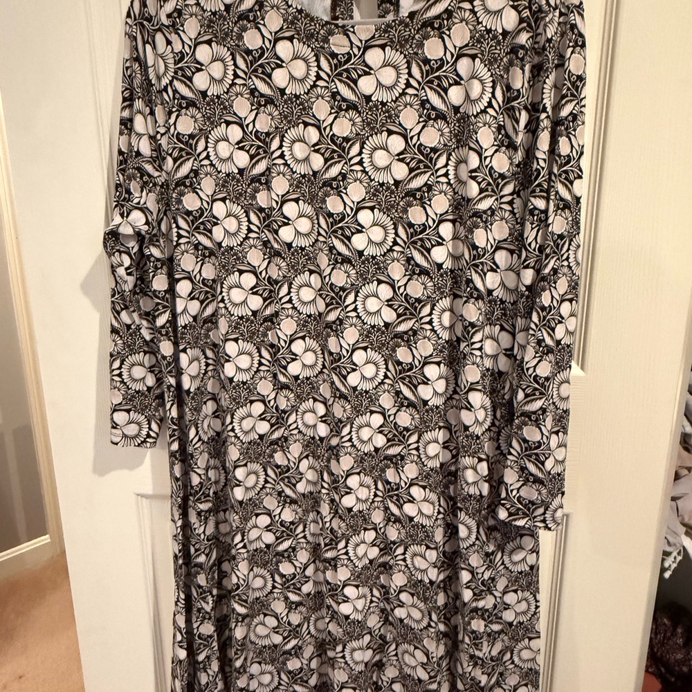 LOFT Monochrome Floral Long Sleeve Dress